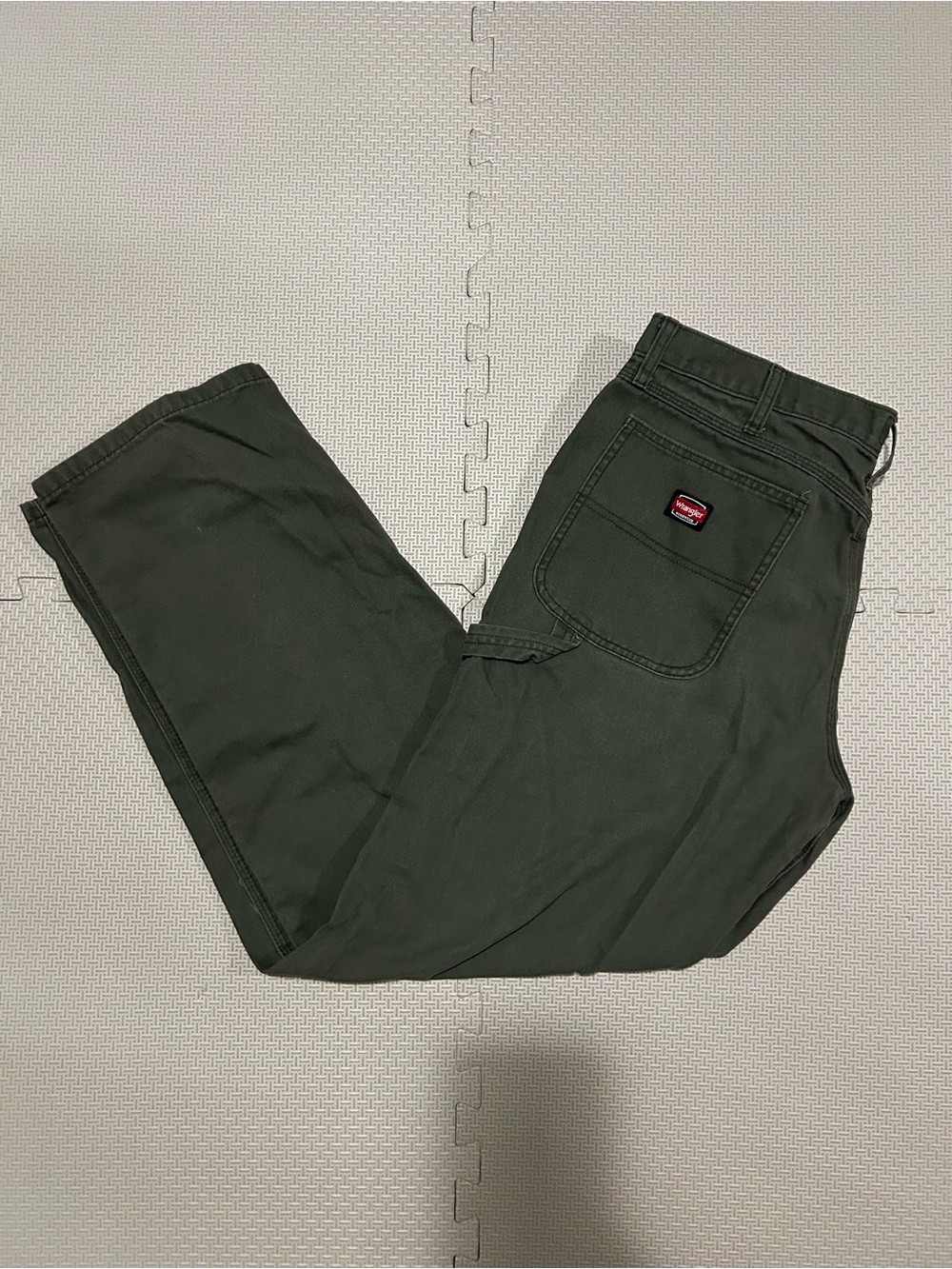 Wranger Men's Cargo Pants in Dark Olive Green